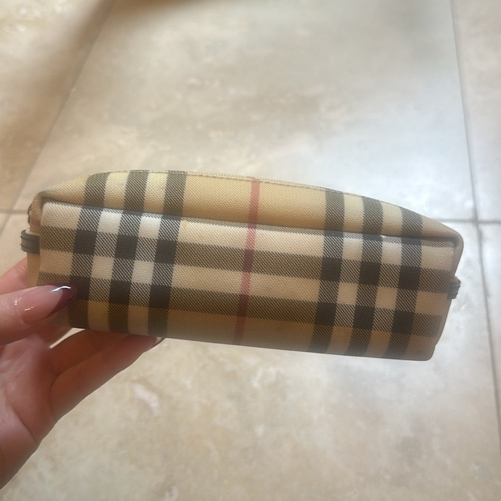 Burberry case - Picture 3 of 6